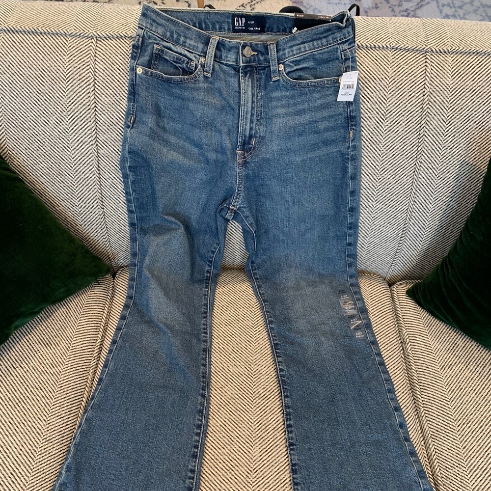 Size 6/28R - High Rise '70s Flare Jeans with Washwell